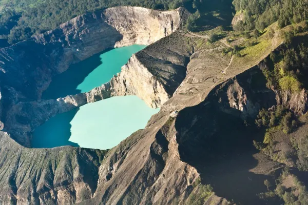 PT.Flores Adventure Tour